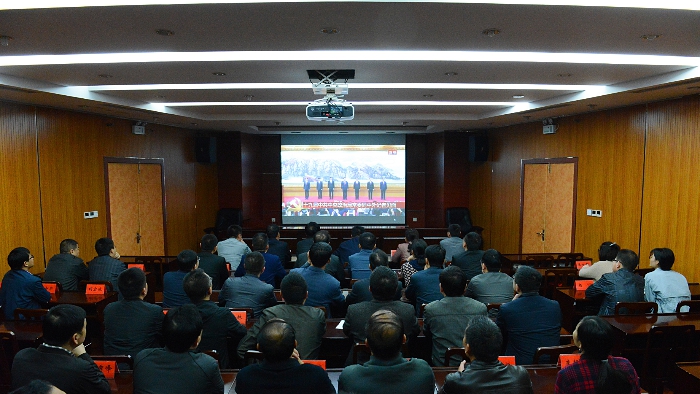 市纪委组织纪检监察干部观看新一届中央政治局常委中外记者见面会