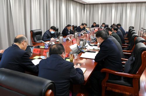 市委理论学习中心组举行集体研讨交流 马富国主持 郭浩参加