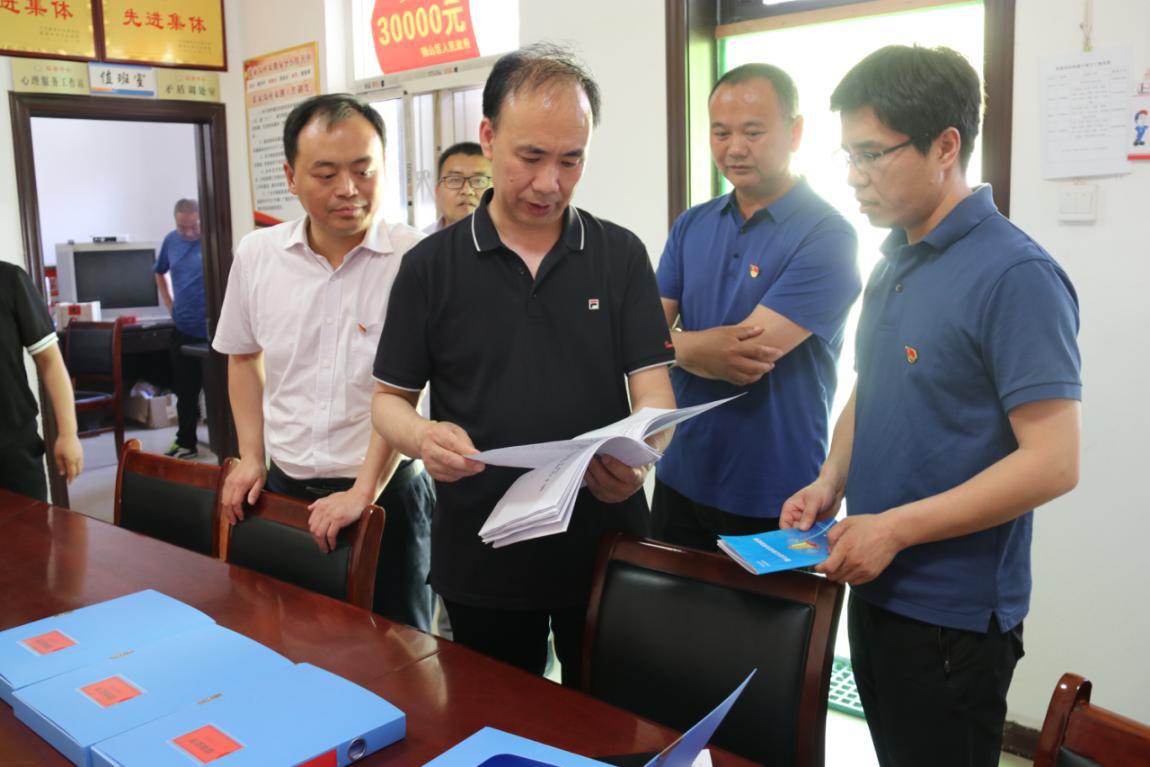 冯芳喜到鹤山区调研时强调：以强有力的政治监督 推动各项决策部署落实落地