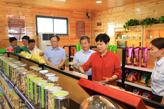 曲孝丽在平顶山南阳调研时强调<br>深入学悟习近平总书记“七一”重要讲话精神<br>在新征程中更好履行正风肃纪反腐职责使命