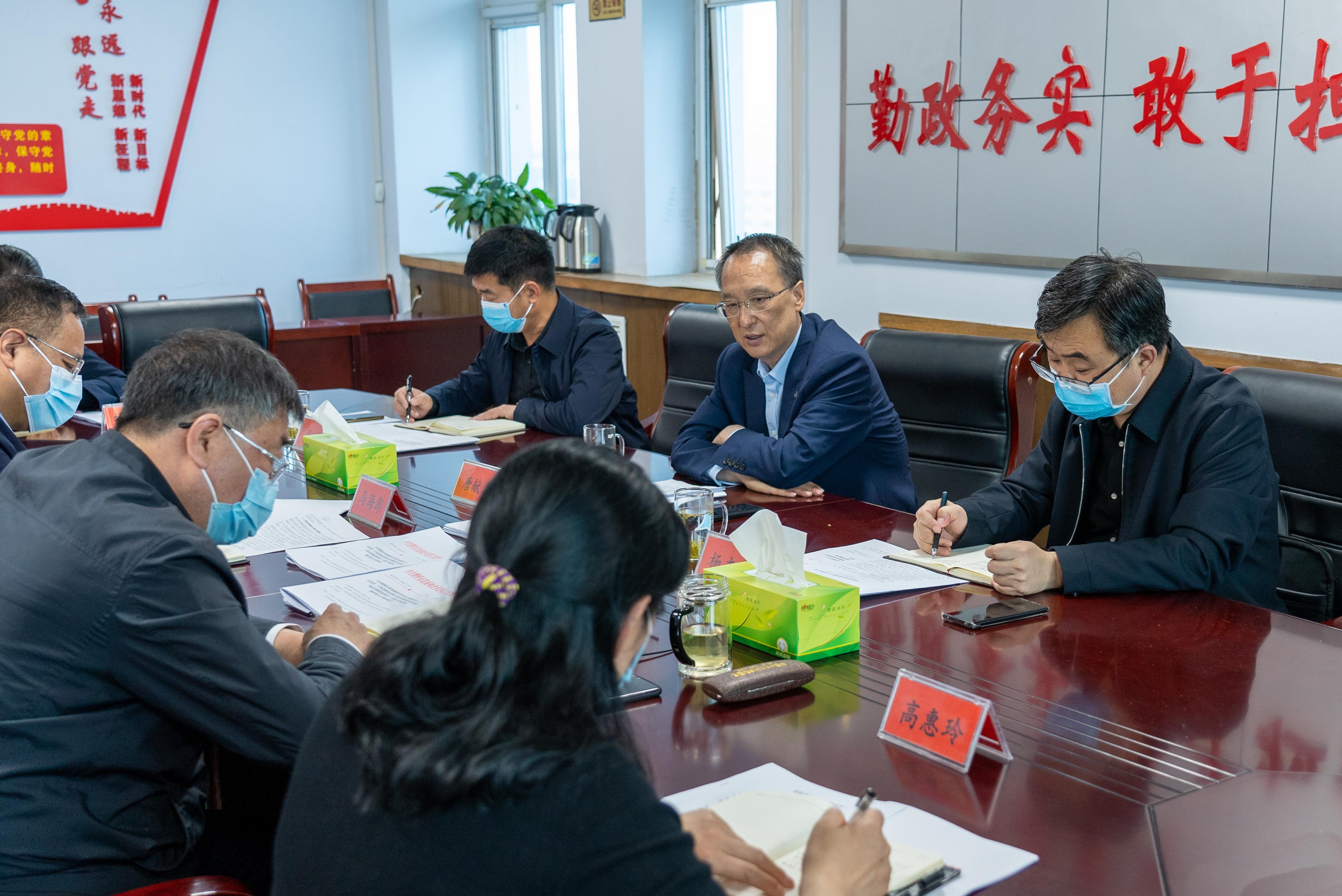 市委常委、市纪委书记、市监委主任唐献泰到市发展改革委调研涉粮问题整改