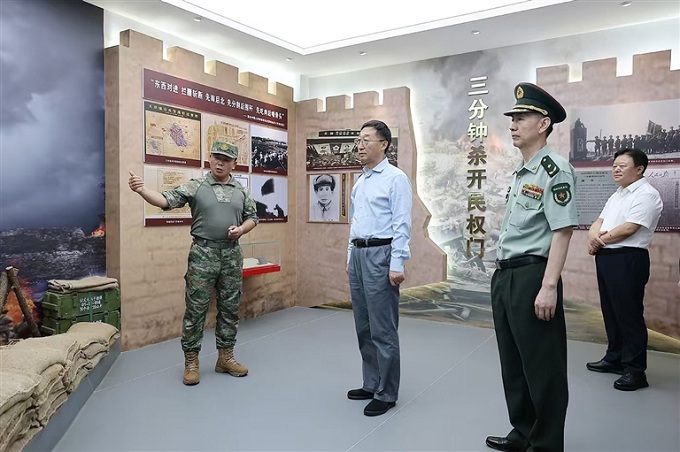 刘宁“八一”前夕走访慰问驻豫部队