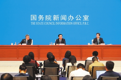 8月26日上午,国务院新闻办公室在河南举行成立新中国庆祝70周年北京高中教材政治课思想图片