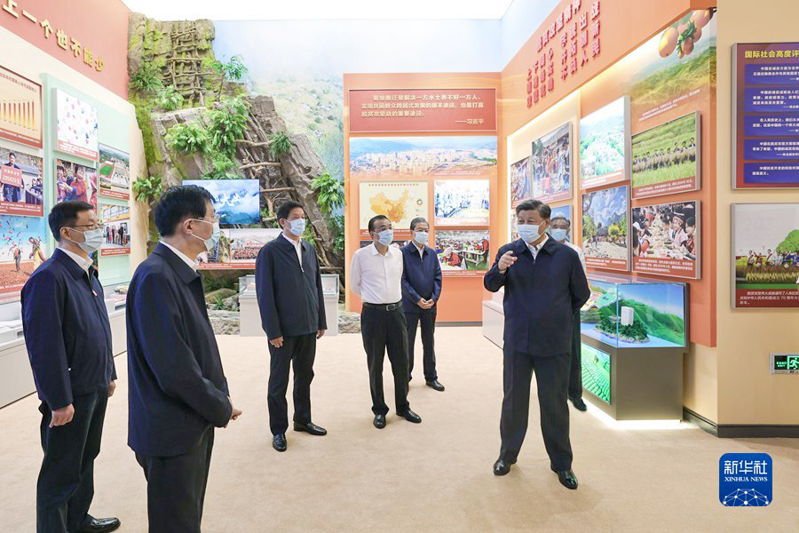 习近平在参观“奋进新时代”主题成就展时强调 踔厉奋发勇毅前行团结奋斗 夺取中国特色社会主义新胜利