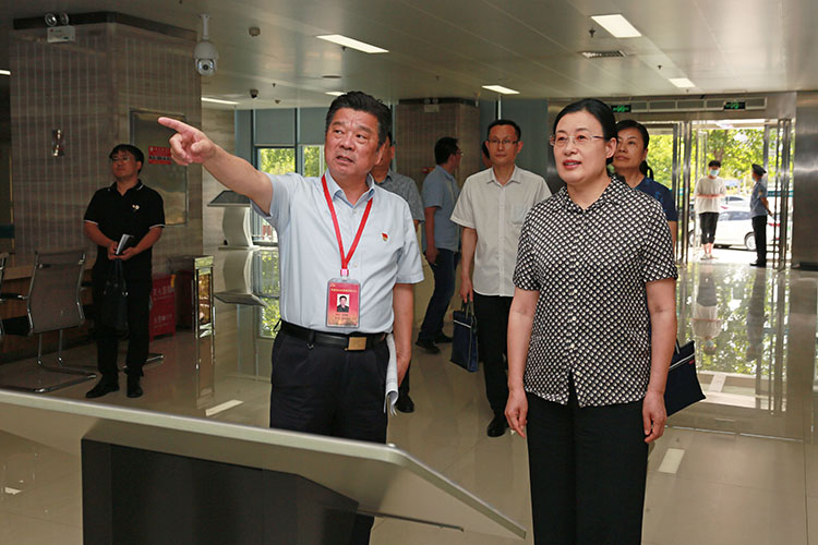 方婷在市公共资源交易中心调研时强调 深化改革 推动公共资源交易高质量发展 