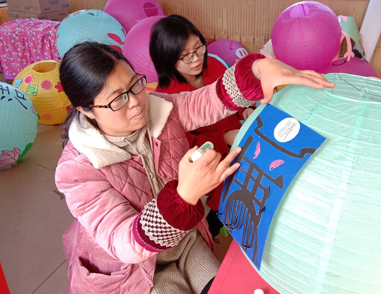 灵宝市：廉灯展出过元宵